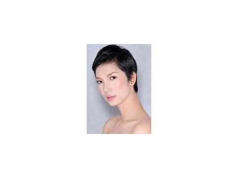 Xuân Lan xuống tóc