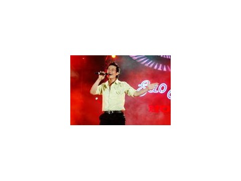 Hà Anh Tuấn mốt nhất, Thu Minh phản cảm nhất 2006
