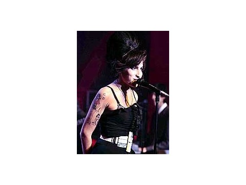 Amy Winehouse nổi bật tại tuần lễ thời trang Paris