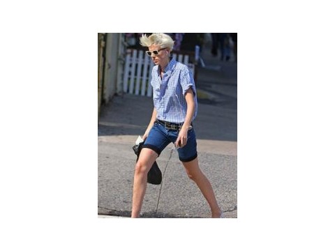 Agyness Deyn thay đổi kiểu tóc 