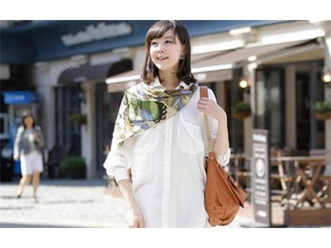 Cô nàng công sở xinh xắn với áo sơ mi dài  