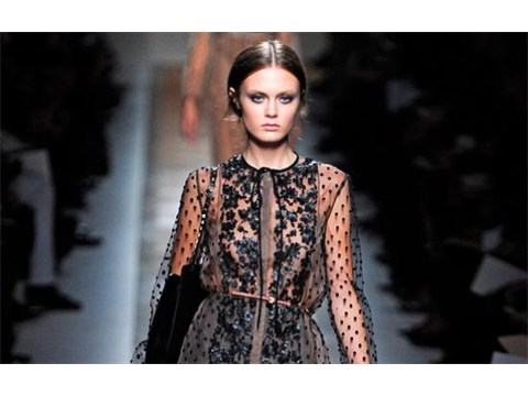 Trữ tình và hiện đại từ BST Valentino xuân hè 2011 