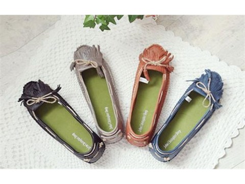 Giày gót thấp - Lựa chọn thông minh của 'quý cô' văn phòng  