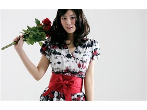 Váy liền thân - nét duyên dáng mềm mại nơi công sở