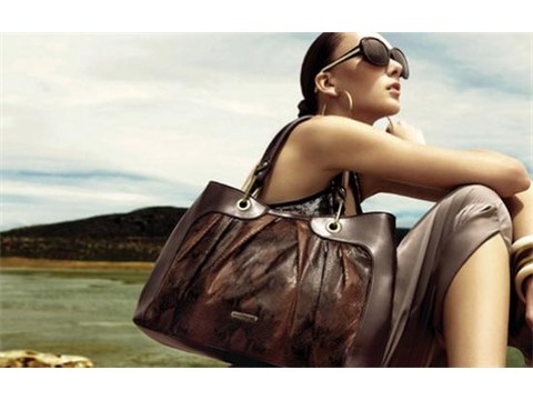 Đẹp và lạ cùng BST mới của Charles & Keith  