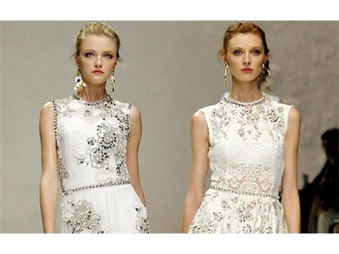 Trang phục ren tiếp tục khuấy động mùa mốt 2011 