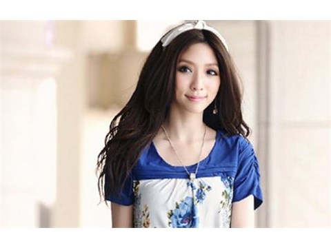 Mẫu váy liền giúp bạn tỏa sáng nơi công sở 