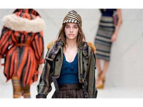 Burberry Prorsum 2012: Phớt lờ váy ngắn 